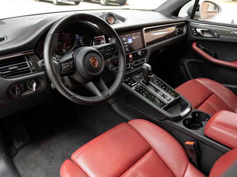 Certified 2023 Porsche Macan S AWD/4WD image 4