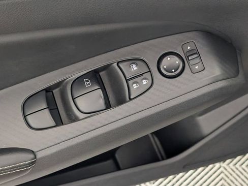 Used 2024 Nissan Altima 2.5 SV FWD image 11