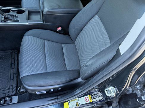 Used 2016 Toyota Camry LE FWD image 9