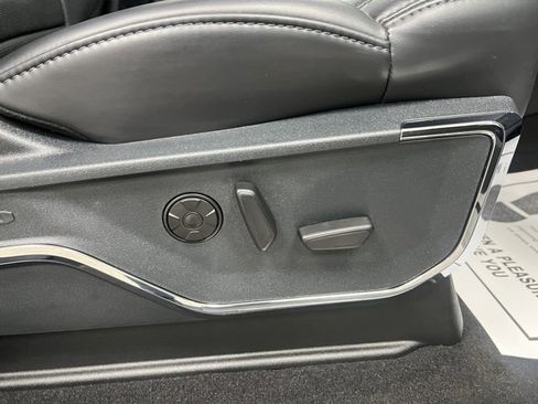 Used 2025 Ford F450 Platinum w/ FX4 Off-Road Package image 64