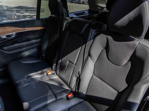 Used 2025 Volvo XC90 B6 Plus image 21