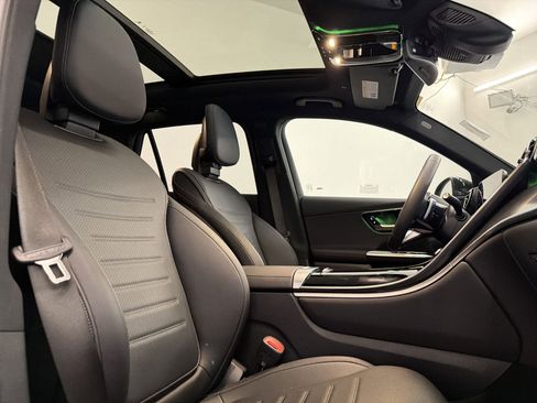 Used 2026 Mercedes-Benz GLC 300 4MATIC image 30