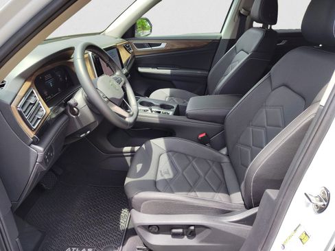 Used 2025 Volkswagen Atlas SE FWD image 10