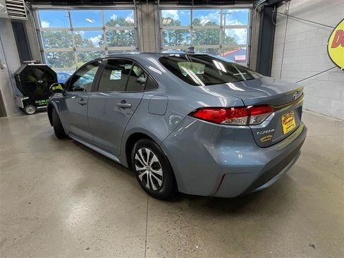 Used 2021 Toyota Corolla LE w/ Carpet Mat Package (TMS) FWD image 3