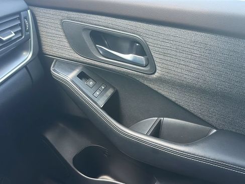 Used 2023 Nissan Rogue SV FWD image 15