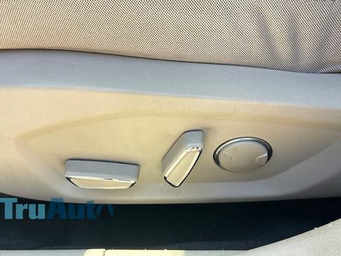 Used 2018 Ford Fusion SE w/ Fusion SE Technology Package FWD image 25