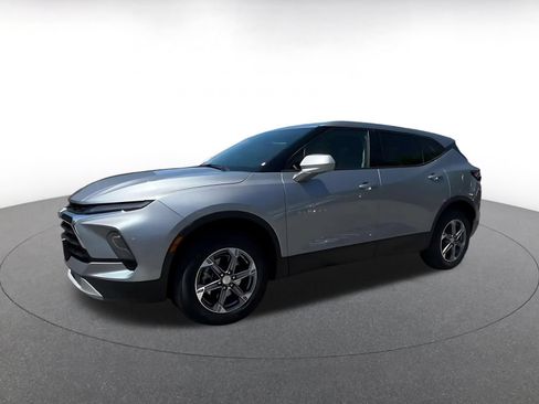 Used 2025 Chevrolet Blazer LT FWD image 8