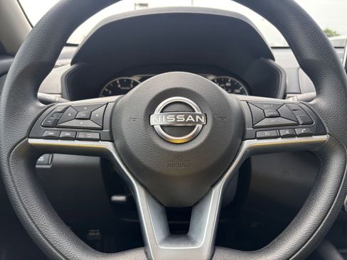 Used 2025 Nissan Altima 2.5 SV FWD image 28