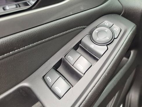 Used 2023 Chevrolet Traverse LT image 30