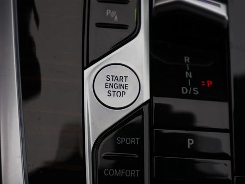 Used 2023 BMW X7 xDrive40i w/ M Sport Package AWD/4WD image 31