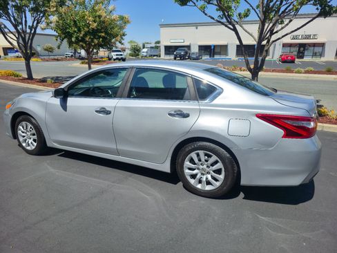 Used 2016 Nissan Altima 2.5 S w/ Power Driver Seat Package FWD image 6