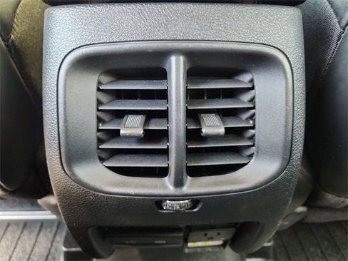 Used 2019 Jeep Cherokee Limited w/ Luxury Group image 21