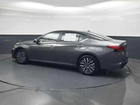 Used 2025 Nissan Altima 2.5 SV FWD image 8