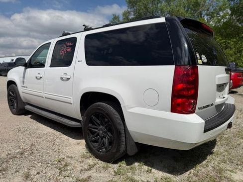 Used 2013 GMC Yukon XL SLT RWD image 3