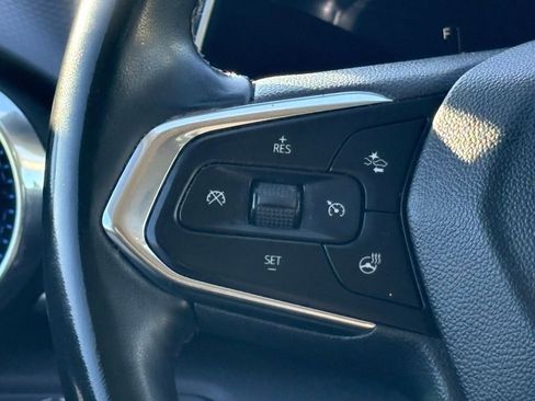 Used 2024 Chevrolet Trax LT w/ LT Convenience Package image 21