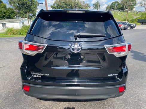 Used 2016 Toyota Highlander Plus AWD/4WD image 4