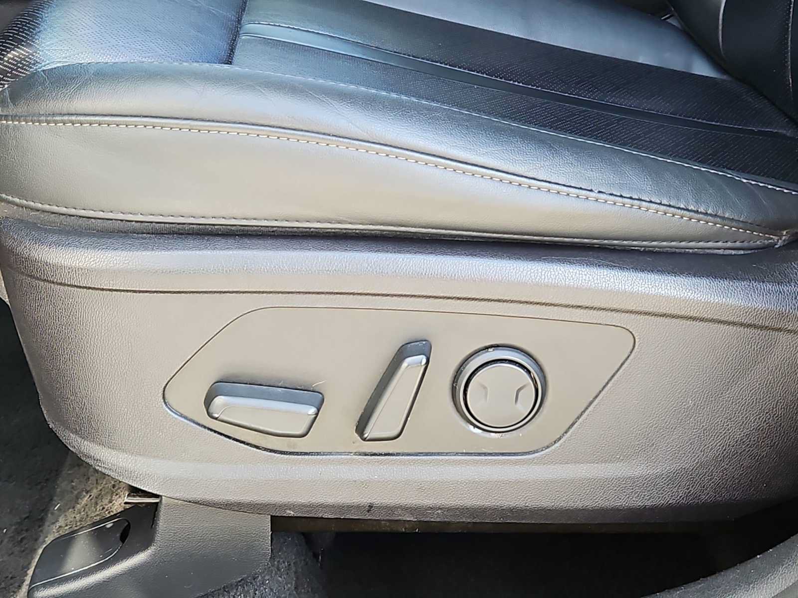 Used 2022 Kia Sorento EX w/ Panoramic Sunroof Package FWD image 13