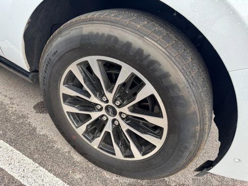 Used 2025 Ford Expedition Max Platinum image 4