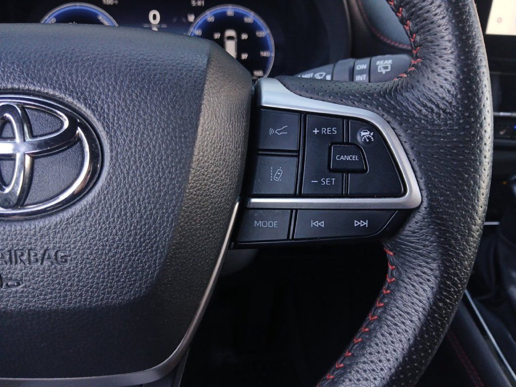 Used 2025 Toyota Sienna XSE w/ XSE Premium Package AWD/4WD image 23