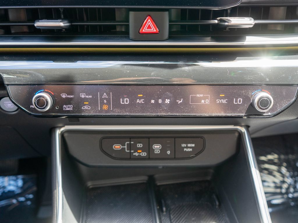 Certified 2025 Kia Carnival SX Prestige FWD image 29