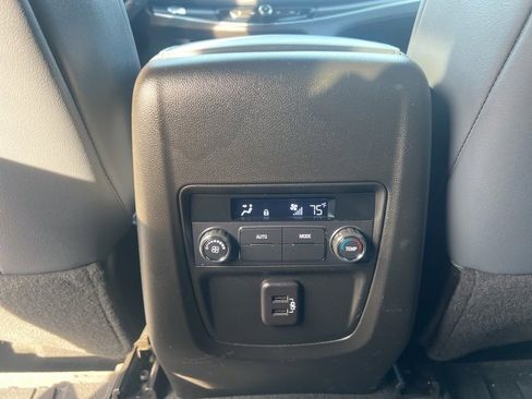 Used 2023 Buick Enclave Essence image 20