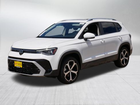 Certified 2025 Volkswagen Taos SEL AWD/4WD image 3