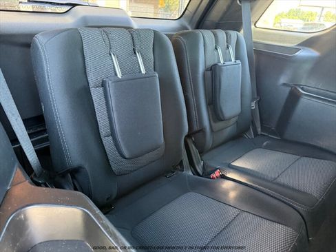 Used 2016 Ford Explorer XLT AWD/4WD image 18