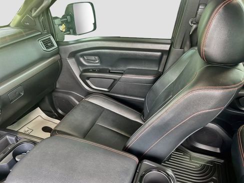 Used 2023 Nissan Titan PRO-4X w/ Pro-4x Convenience Package AWD/4WD image 5