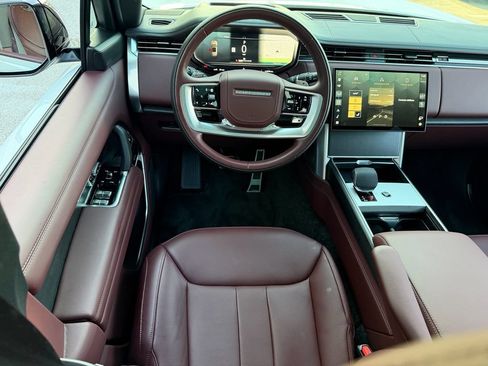 Used 2025 Land Rover Range Rover SE AWD/4WD image 13