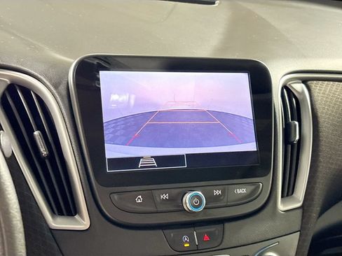 Used 2022 Chevrolet Malibu LT FWD image 16