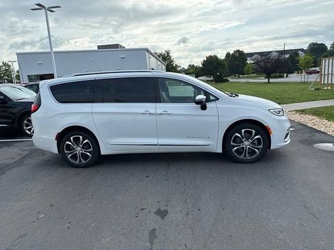 Used 2026 Chrysler Pacifica Pinnacle AWD/4WD image 5