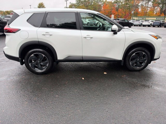 Used 2024 Nissan Rogue SV AWD/4WD image 6