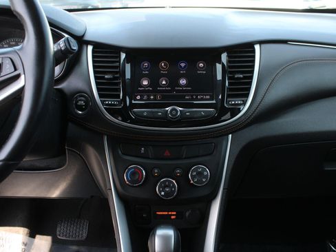 Used 2022 Chevrolet Trax LT w/ Driver Confidence Package AWD/4WD image 12