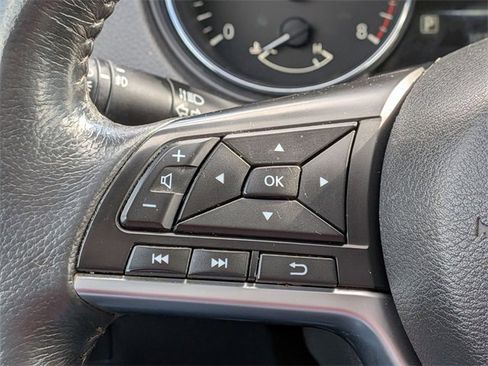 Used 2017 Nissan Rogue SV w/ SV Family Package image 19