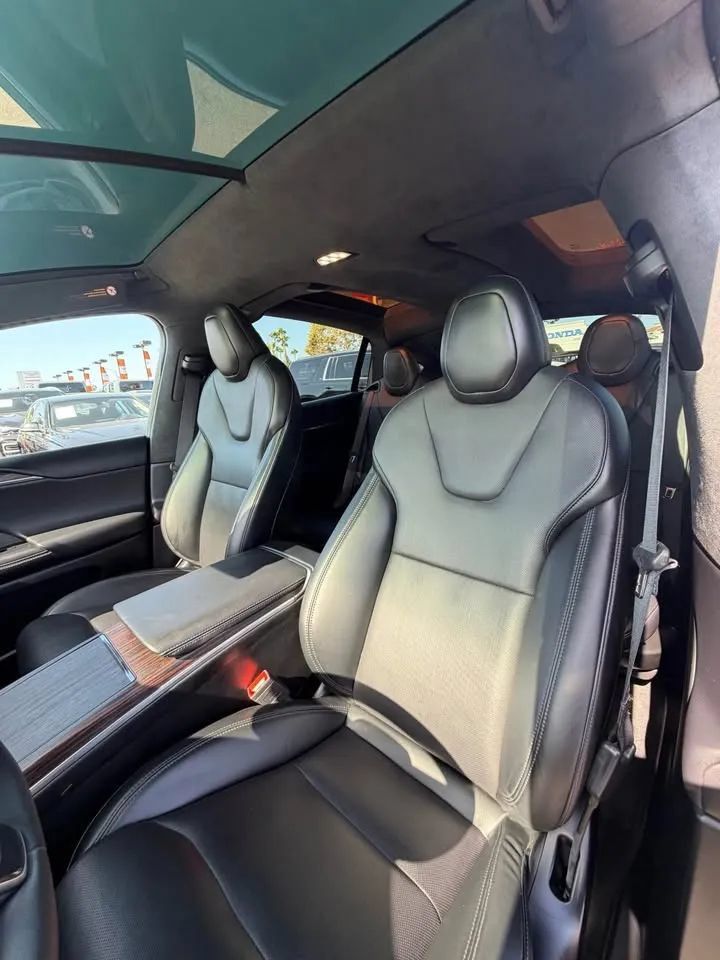 Used 2024 Tesla Model X AWD/4WD image 9