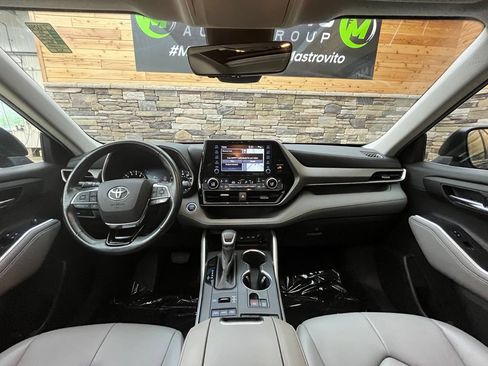 Used 2020 Toyota Highlander XLE AWD/4WD image 47