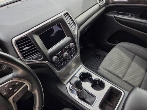 Used 2018 Jeep Grand Cherokee Laredo image 18