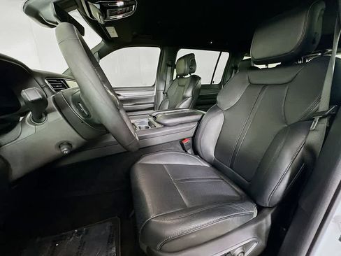 Used 2023 Jeep Wagoneer Series III w/ Preferred Equipment Group image 12