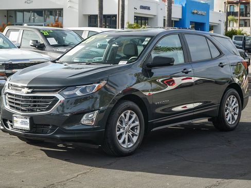 Used 2020 Chevrolet Equinox LS w/ LS Convenience Package FWD image 3