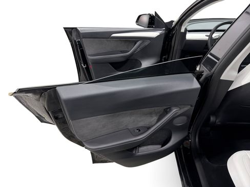 Certified 2023 Tesla Model Y Performance AWD/4WD image 10