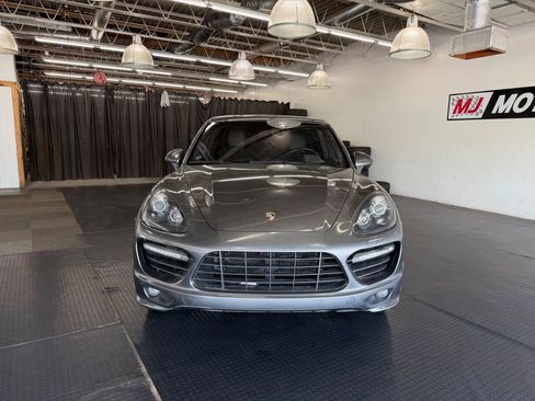 Used 2014 Porsche Cayenne Turbo S AWD/4WD image 3