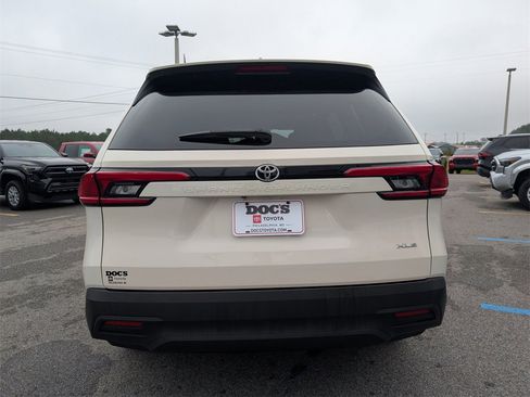 Used 2024 Toyota Grand Highlander XLE image 4