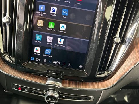 Used 2024 Volvo XC60 B5 Plus image 12