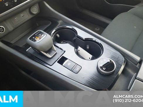 Used 2023 Nissan Rogue S image 11