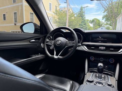 Used 2018 Alfa Romeo Stelvio Ti AWD/4WD image 32