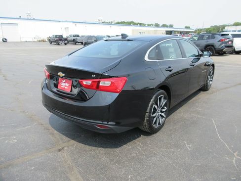 Used 2018 Chevrolet Malibu LT w/ Leather Package FWD image 6