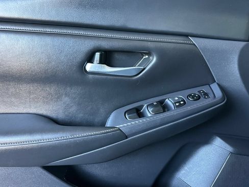 Used 2024 Nissan Sentra SV FWD image 11