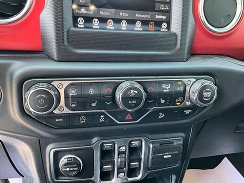 Used 2019 Jeep Wrangler Unlimited Rubicon w/ Cold Weather Group AWD/4WD image 19