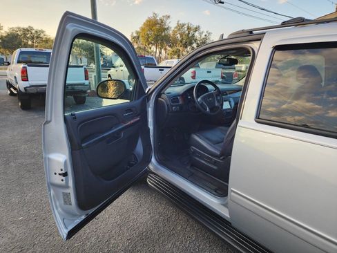 Used 2013 Chevrolet Avalanche LT image 13