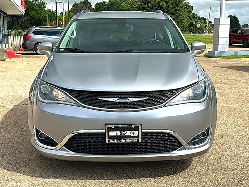 Used 2019 Chrysler Pacifica Touring-L FWD image 11